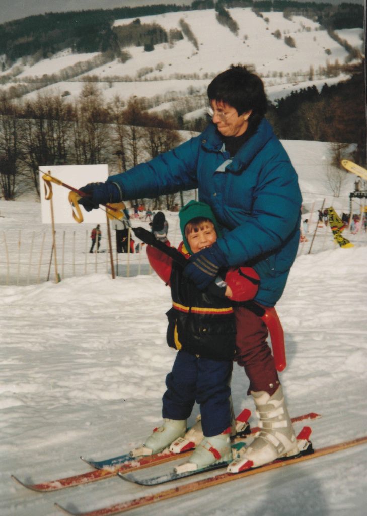 Eva Samková s maminkou na lyžích