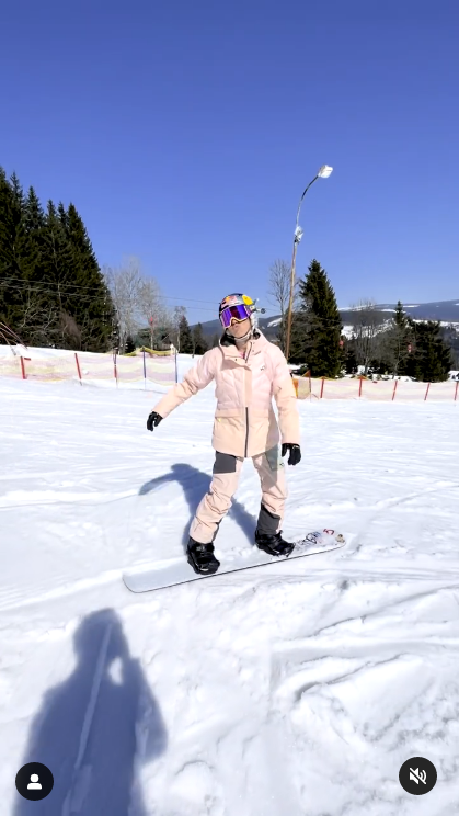 Snowboardcrossařka Eva Samková trénovala v madridské hale. Podle jejich slov tam bylo jak v mrazáku