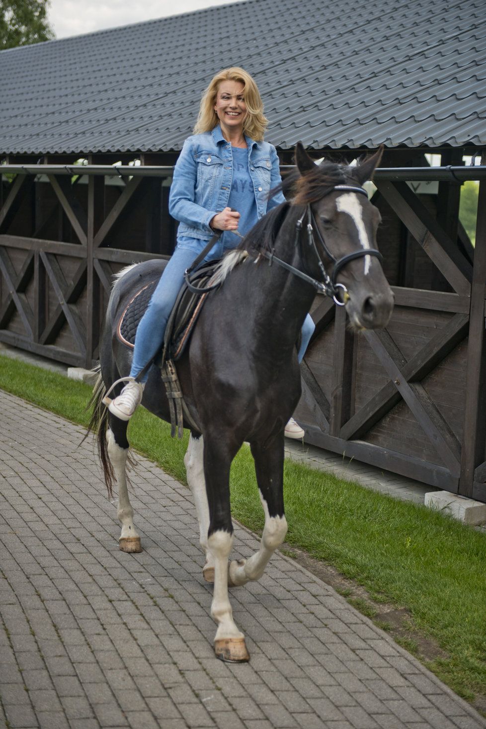 Eva Vejmělková v komedii Ženská pomsta