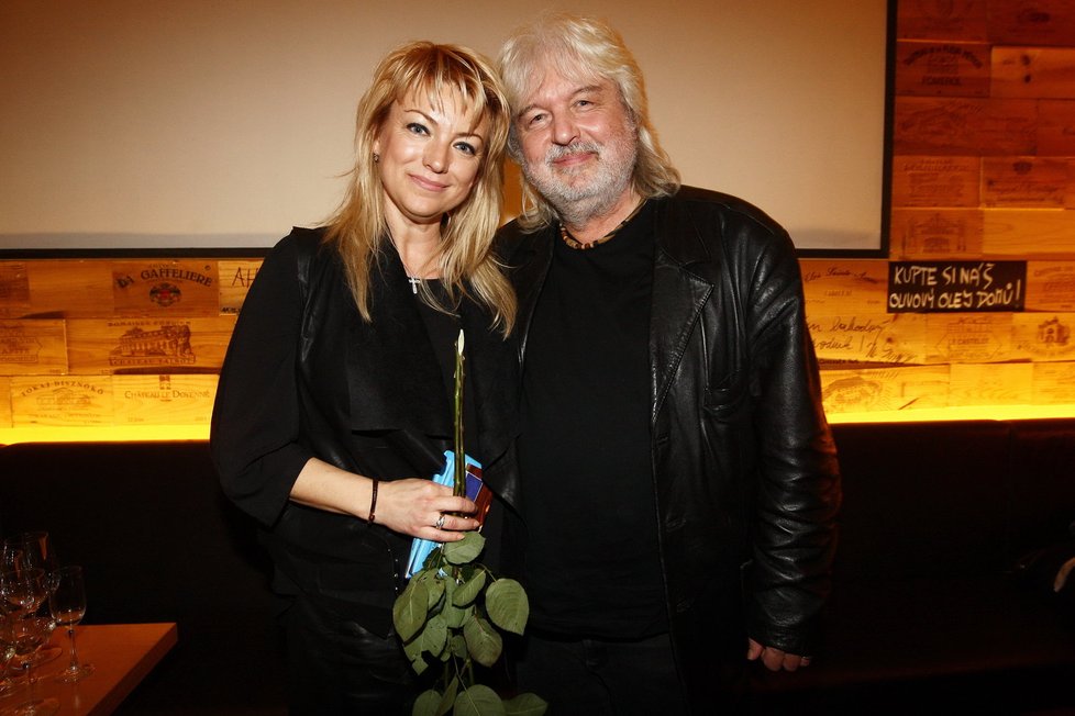 Vejmělková se svým manželem režisérem Fontány pro Zuzanu Dušanem Rapošem (61)