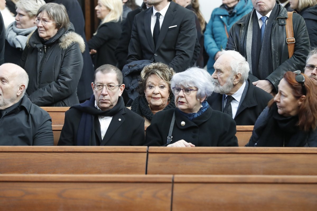 Pohřeb Evy Zaoralové - Jiřina Bohdalová a Zdeněk Svěrák