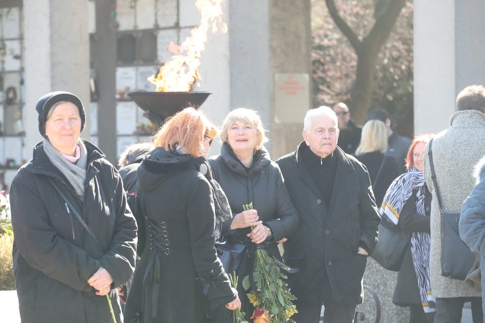 Pohřeb Evy Zaoralové - Eliška Balzerová