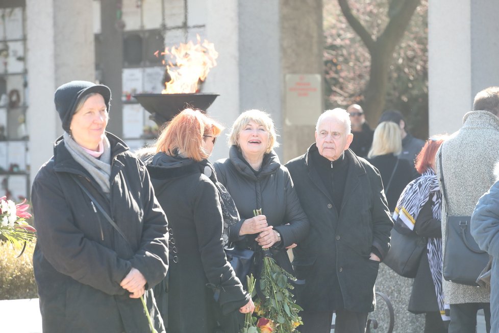 Pohřeb Evy Zaoralové - Eliška Balzerová