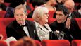 Typická situace z karlovarského festivalu: Eva Zaoralová, Václav Havel a Antonio Banderas (2009)