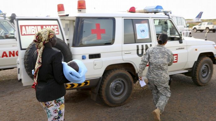 Evakuace zraněných v Jižním Súdánu