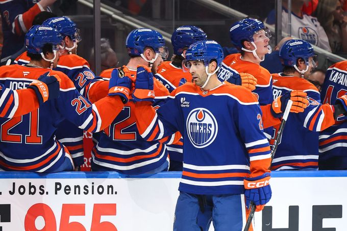 Bouchard napodobil Orra a míří mezi superhvězdy. Draisaitl: Je vtipné, jak ho v NHL vnímají Bouchard napodobil Orra a míří mezi superhvězdy. Draisaitl: Je vtipné, jak ho v NHL vnímají