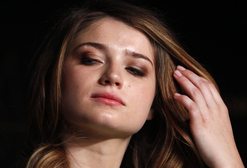 Eve Hewson je krásná mladá dívka