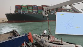 Loď před zablokováním Suezského průplavu „vykreslila“ penis
