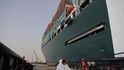 Suezský průplav zablokovala obří nákladní loď Ever Given.