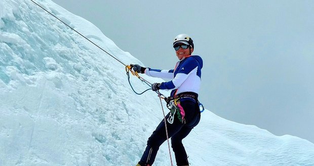 Zubařka z Přeštic na Plzeňsku Eva Perglerová (49) je třetí Češkou, která zdolala nejvyšší horu světa Mount Everest.