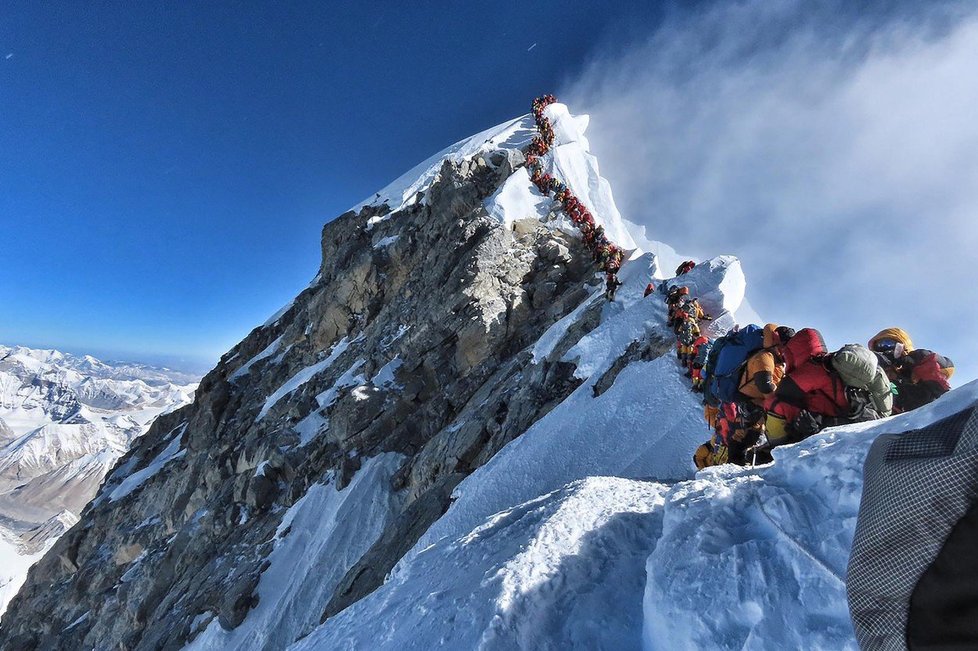 Na Everestu jsou dlouhé fronty