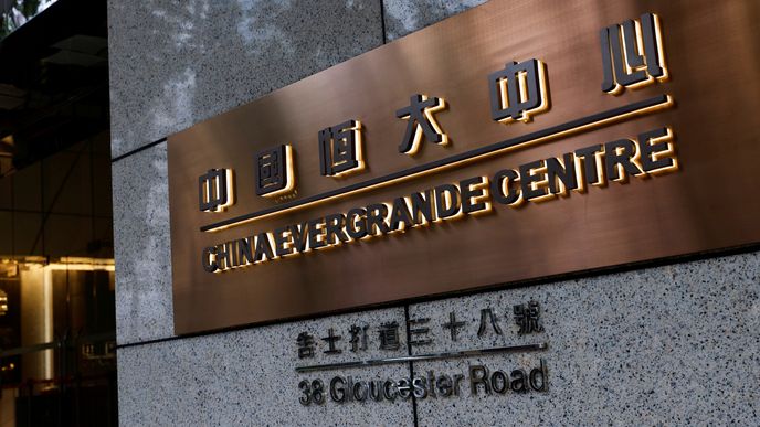Evergrande, jeden z největších čínských developerů jedná podle agentury Reuters s bankami o odložení splátek.