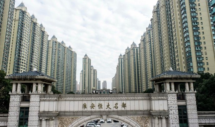 Čínský developer Evergrande vykázal za dva roky ztrátu v přepočtu 1,7 bilionu korun.