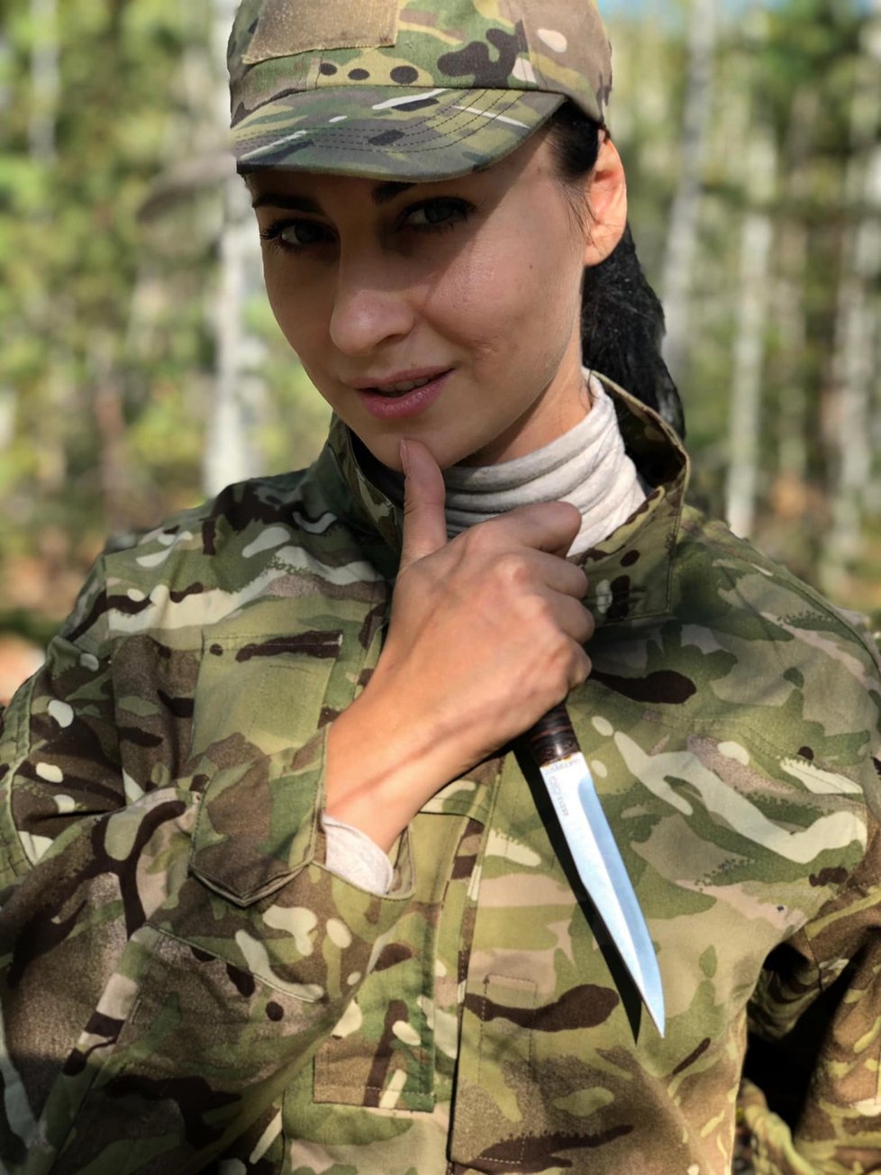 Bývalá Miss Ukrajiny (35) se přidala k ozbrojeným silám.