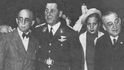 22. října 1945 - si Juan Perón bere svou snoubenku za ženu. O čtyři měsíce později pak díky popularitě získané v posledních měsících vyhraje prezidentské volby.