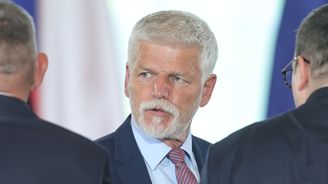 Místo čtyř dávek jedna. Pavel podepsal reformu sociálních podpor Místo čtyř dávek jedna. Pavel podepsal reformu sociálních podpor