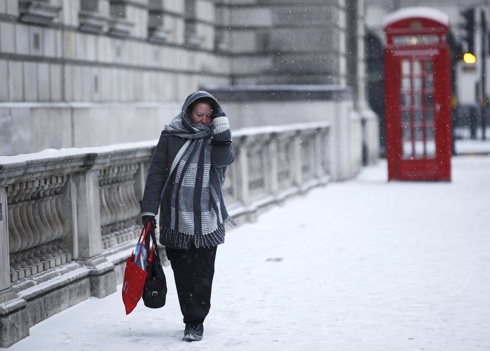 V Evropě udeřily mrazy. Británie se potýká s naprostou kalamitou.