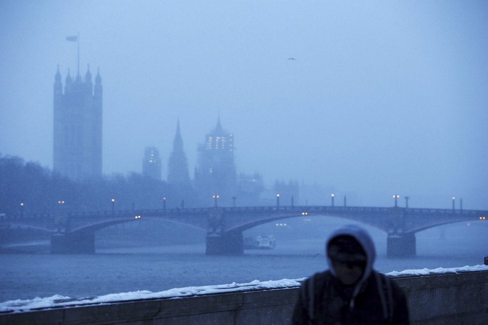 V Evropě udeřily mrazy. Británie se potýká s naprostou kalamitou.