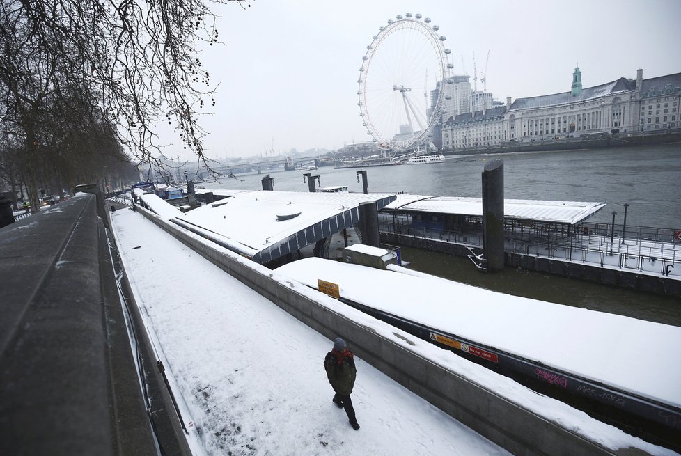 V Evropě udeřily mrazy. Británie se potýká s naprostou kalamitou.