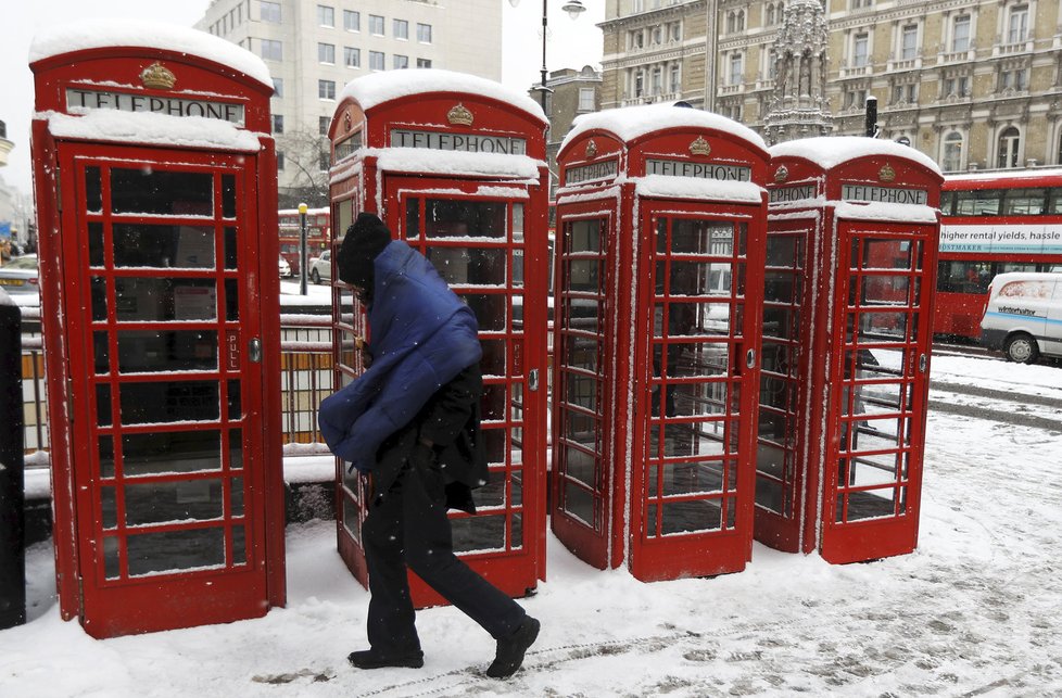 V Evropě udeřily mrazy. Británie se potýká s naprostou kalamitou.