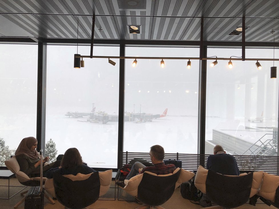 V Evropě udeřily mrazy. V Ženevě bylo uzavřeno letiště.
