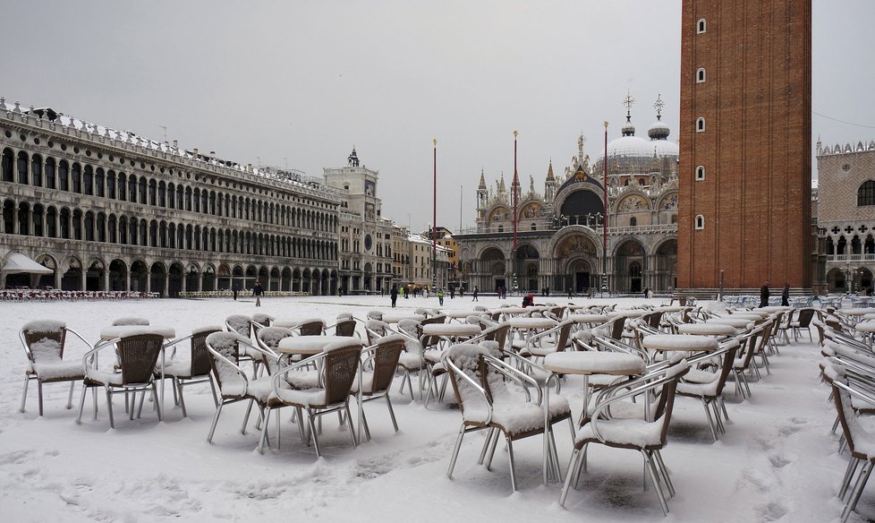 V Evropě udeřily mrazy. Zamrzlá Itálie.
