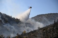 Evakuace turistů v Řecku! Dva mrtví při požárech na ostrově Salamina