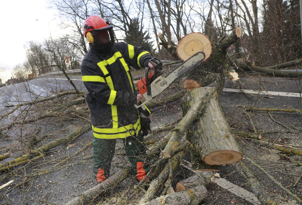 Německo: Sněhová bouře ničí Evropu.