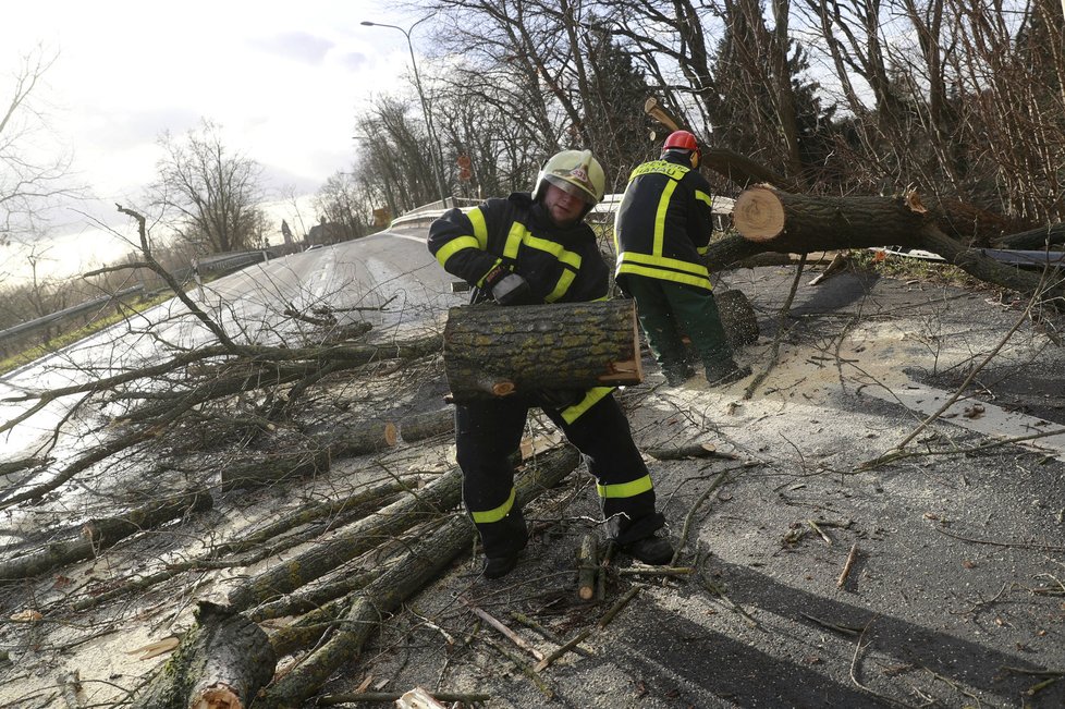 Německo: Sněhová bouře ničí Evropu.