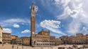 Piazza del Campo, Siena: Skvělý příklad strukturálně skutečně uceleného náměstí najdeme v toskánské Sieně. Většina budov na Piazza del Campo totiž pochází ze čtrnáctého století, kdy bylo náměstí vydlážděno rudými cihlami, a tvoří tak harmonický celek. Osm linií travertinu dělí dlaždice náměstí na celkem devět sekcí, které paprskovitě šíří od centrálního odtoku vody před budovou radnice. Radnice je vrcholným příkladem italské cihlové gotiky – zatímco přízemí je postaveno z kamene, další patra jsou cihlová, a to včetně většiny výšky sto dva metrů vysoké zvonice, jejíž vrchol je ovšem zakončen kamennou lodžií. Interiéry radnice jsou bohatě vyzdobeny freskami autorů sienské školy. Samotné náměstí láká na příjemnou, přátelskou atmosféru, kdy jeho nakloněný, nerovný profil bezprostředně vede návštěvníky k mezilidskému kontaktu.