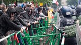 26,5 milionu Evropanů bez práce! Protestující proti krizi zablokovali Centrální banku