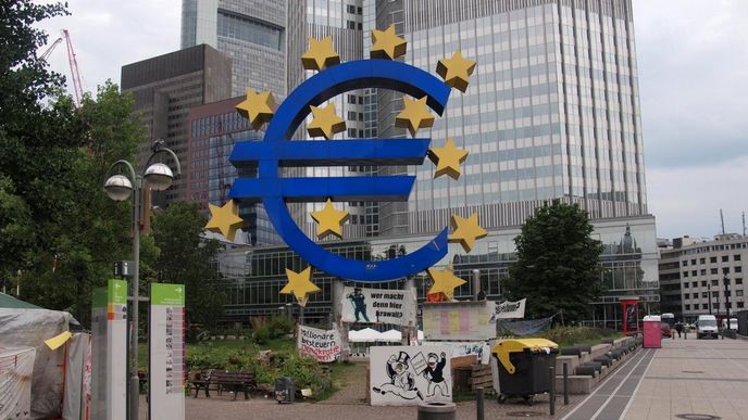 Evropská centrální banka své rozhodnutí oznámí ve čtvrtek. Evropská centrální banka své rozhodnutí oznámí ve čtvrtek.