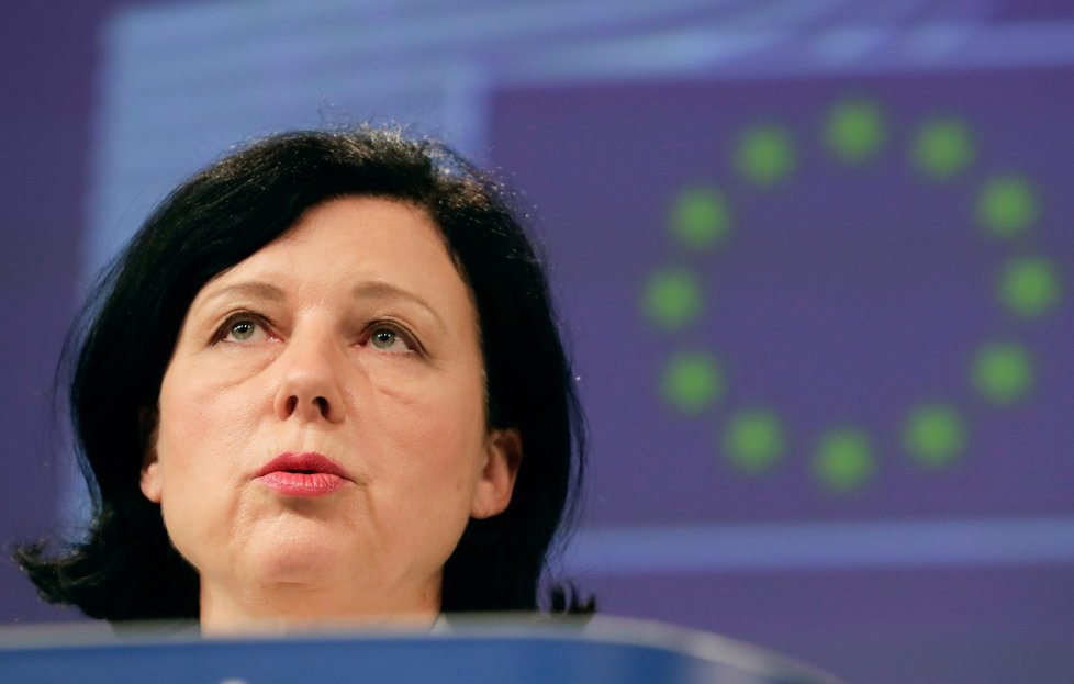 Na mediální situaci v Maďarsku upozorňuje eurokomisařka Věra Jourová.
