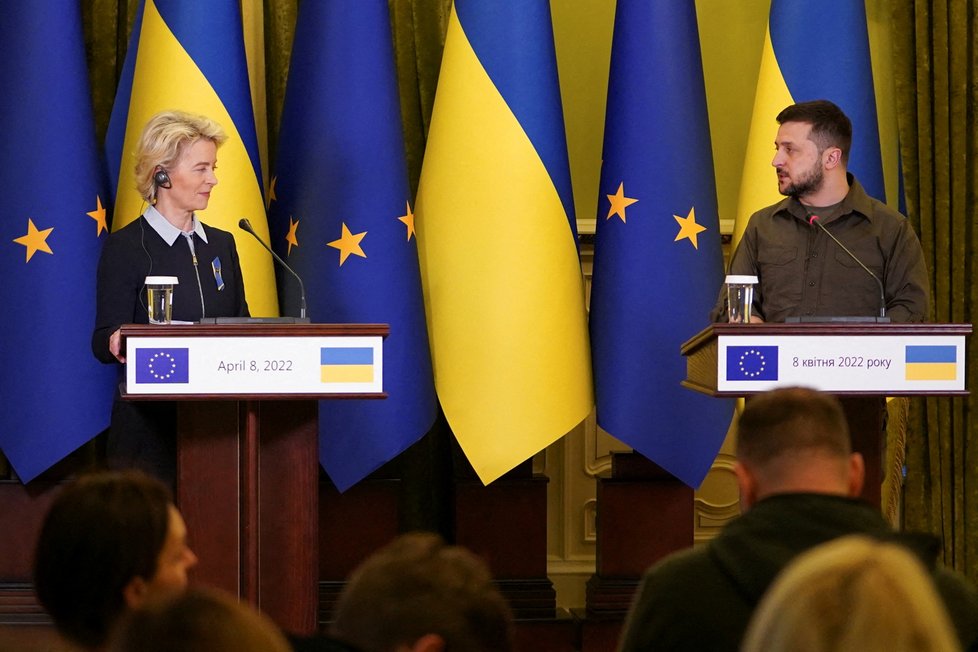 Ursula von der Leyenová při návštěvě Ukrajiny: Setkala se i s prezidentem Zelenským.