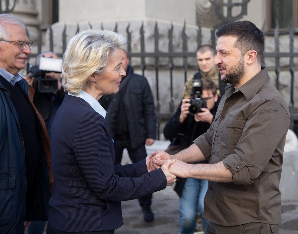 Ursula von der Leyenová při návštěvě Ukrajiny: Setkala se i s prezidentem Zelenským.