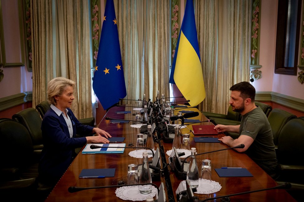 Do Kyjeva opět zavítala Ursula von der Leyenová, šéfka Evropské komise. Jednala s prezidentem Zelenským (11.6.2022)