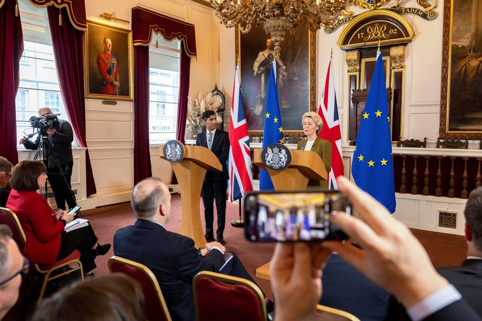 Šéfka eurokomise s britským premiérem ve Windsoru (27. 2. 2023).