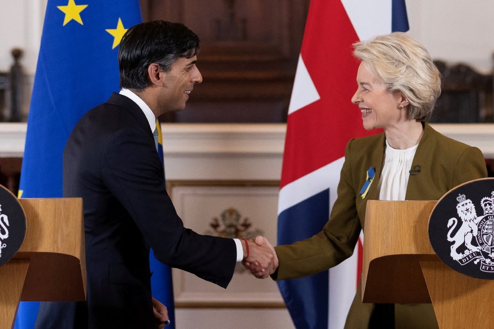 Šéfka eurokomise s britským premiérem ve Windsoru (27. 2. 2023).