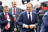 Tusk zhatil práci špionů a musí k výslechu. Je to kvůli Smolensku?