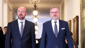 Europrezident Charles Michel s Petrem Fialou v Praze.