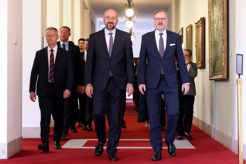 Europrezident Charles Michel s Petrem Fialou v Praze.