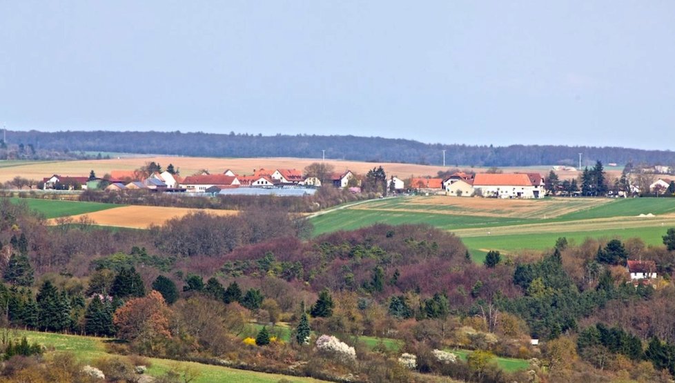 Za více než 600 milionů korun z evropských dotací vznikly jen stovky dokumentů. Reálně obcím peníze nepomohly.