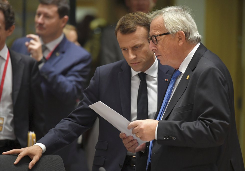 Francouzský prezident Emmanuel Macron a prezident Evropské komise Jean-Claude Juncker na summitu EU v Bruselu (18.10.2018)