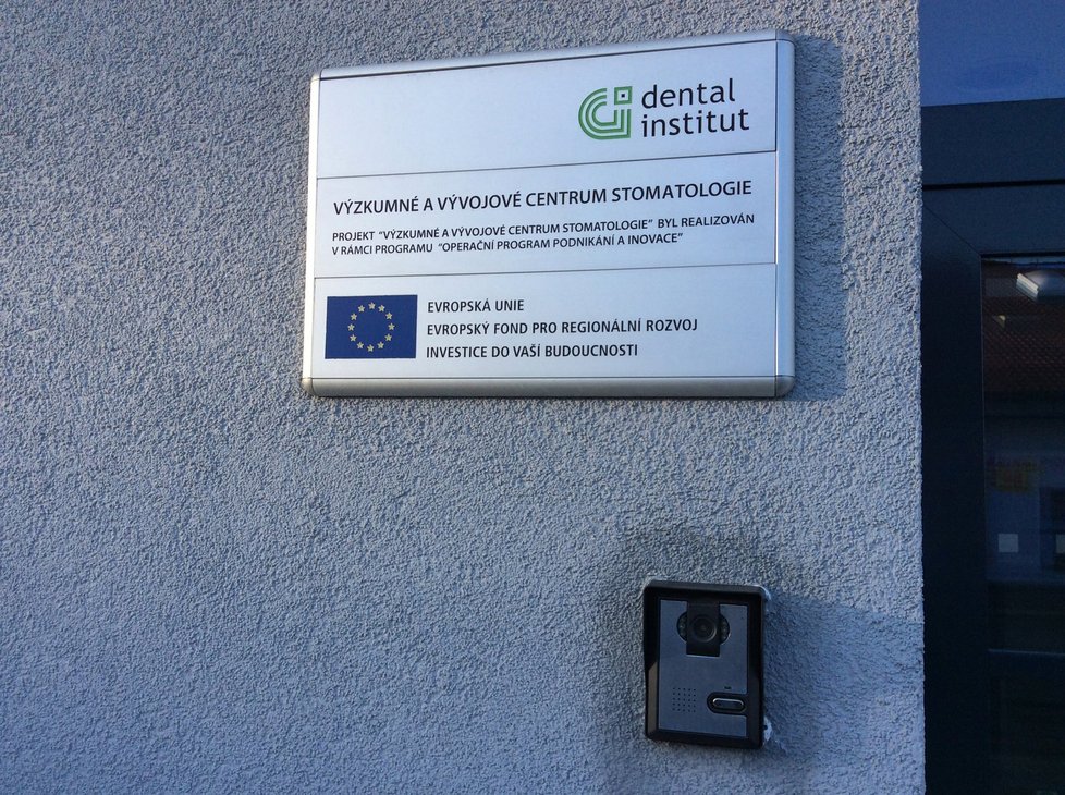 Výzkumné a vývojové centrum stomatologie ve Šluknově krachuje. Z EU dostalo 65 milionů korun.
