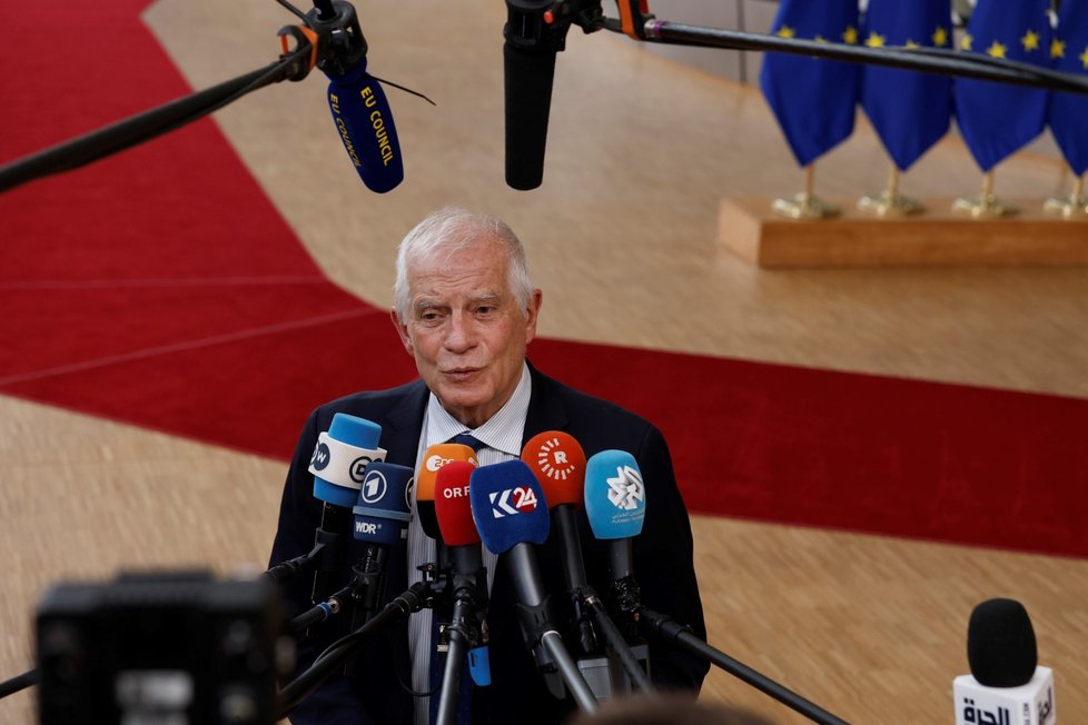 Josep Borrell před zasedáním Evropské rady v Bruselu (1. 2. 2024).