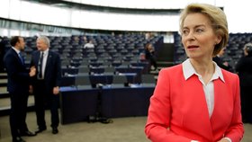 Připomínkou dvouhodinové generální stávky v někdejším Československu v roce 1989, od které dnes uplynula přesně tři desetiletí, začala nastupující šéfka Evropské komise Ursula von der Leyenová svůj projev na plénu europarlamentu ve Štrasburku.