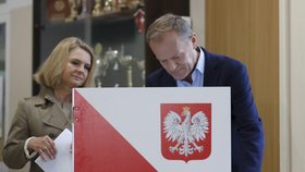 Eurovolby 2019: Donald Tusk s manželkou Malgorzatou Tusk volil v polských Sopotách