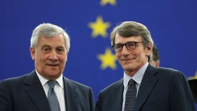 Nový předseda EP David-Maria Sassoli (vpravo) na snímku s končícím šéfem europarlamentu Antoniem Tajanim (3. 7. 2019)