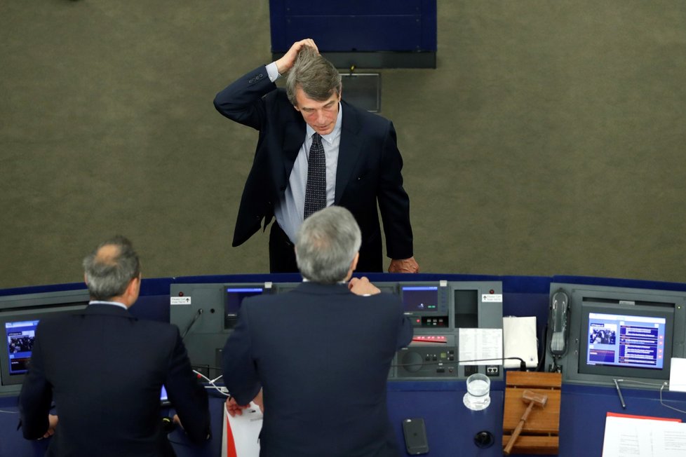EP nového předsedu napoprvé nezvolil, Sassolimu post těsně unikl (3. 7. 2019)