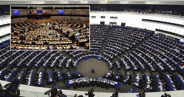 Dvě sídla Evropského parlamentu? Vyhozené miliardy, čertí se čeští politici